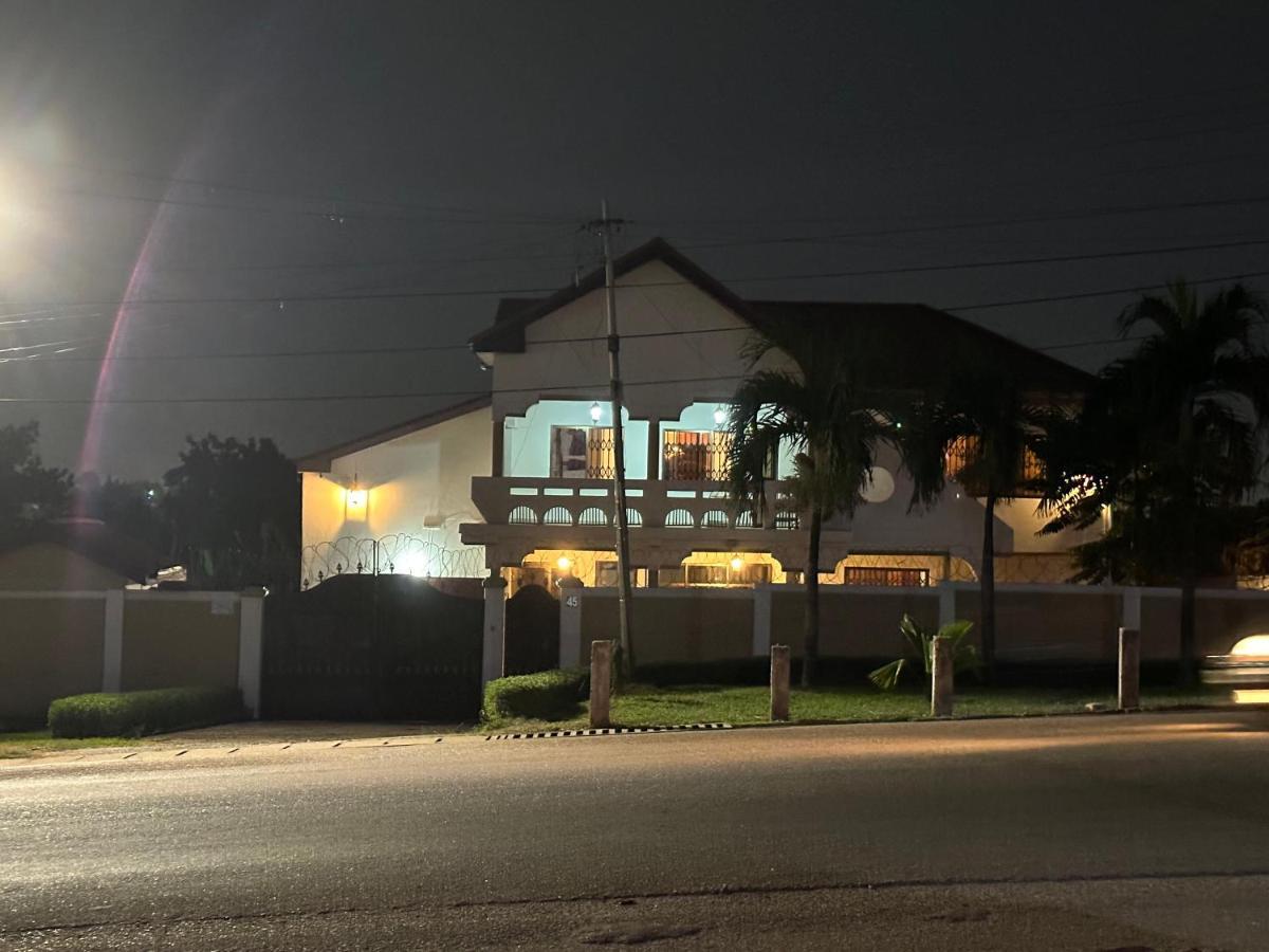 D Barfi Guesthouse, Excellent Location Kumasi Exterior foto